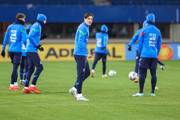 SOCCER - AUT vs ITA, test match VIENNA,AUSTRIA,19.NOV.22 - SOCCER - OEFB international test match, Austria vs Italy, preview, training team ITA. Image shows Nicolo Zaniolo (ITA) and the team of ITA.  GEPAxpictures xArminxRauthner