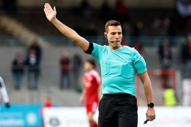 Fußball Herren Saison 2022 2023 Regionalliga-West 17. Spieltag - SG Wattenscheid 09 - Fortuna Düsseldorf U23 am 19.11.2022 im Lohrheidestadion in Bochum-Wattenscheid Francisco Lahora-Chulian (Schiedsrichter) Nordrhein-Westfalen Deutschland