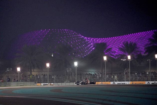 19.11.2022, Yas Marina Circuit, Abu Dhabi, FORMULA 1 ETIHAD AIRWAYS ABU DHABI GRAND PRIX 2022 , im Bild George Russell (GBR), Mercedes-AMG Petronas Formula One Team Abu Dhabi Yas Marina Circuit Vereinigten Arabischen Emirate