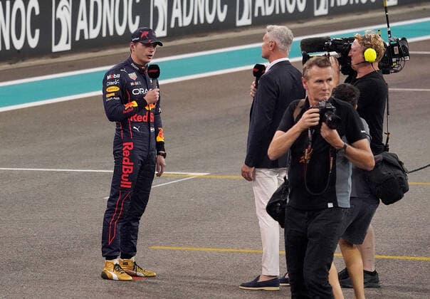 19.11.2022, Yas Marina Circuit, Abu Dhabi, FORMULA 1 ETIHAD AIRWAYS ABU DHABI GRAND PRIX 2022 , im Bild Poleposition für Max Verstappen (NEL), Oracle Red Bull Racing Abu Dhabi Yas Marina Circuit Vereinigten Arabischen Emirate