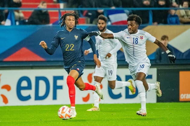 Michael Olise (France) Warren Kamanzi (NorvÃ ge) FOOTBALL : France U21, U 21 vs Norvege U21 - Amical international - 19 11 2022 BaptisteAutissier Panoramic 