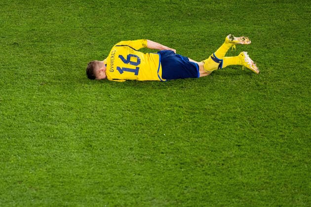 Sport Themen der Woche KW46 221119 Viktor Gyökeres of Sweden in pain during the International Friendly, Länderspiel, Nationalmannschaft football match between Sweden and Algeria on November 19, 2022 in Malmö. Photo: Mathilda Ahlberg BILDBYRAN kod MA LT0446 fotboll football soccer fotball träningsmatch friendly match sverige sweden sverige a algeriet algeria bbeng *** 221119 Viktor Gyökeres of Sweden in pain during the international friendly football match between Sweden and Algeria on November 19, 2022 in Malmö Photo Mathilda Ahlberg BILDBYRAN code MA LT0446 football football soccer fotball training match friendly match Sweden Sweden Sweden a Algeria Algeria bbeng,  Copyright: MATHILDAxAHLBERG BB221119MA031