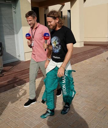 FORMULA 1 ETIHAD AIRWAYS ABU DHABI GRAND PRIX 2022 20.11.2022, Yas Marina Circuit, Abu Dhabi, FORMULA 1 ETIHAD AIRWAYS ABU DHABI GRAND PRIX 2022 , im Bild Jenson Button, Sebastian Vettel (DEU), Aston Martin Aramco Cognizant Formula One Team.