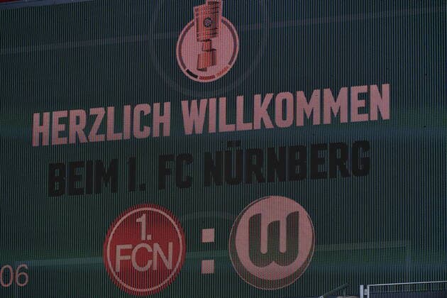 20.11.2022 - Fussball - Frauen Damen - Saison 2022 2023 - DFB Pokal Vereinspokal - Achtelfinale: 1. FC Nürnberg FCN ( Club ) - VfL Wolfsburg - Sportfoto Zink MeZi - regulations prohibit any use of photographs as image sequences and or quasi-video - Anzeigetafel vor Spielbeginn - Herzlich Willkommen im Stadion