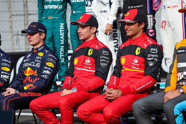 LECLERC Charles (mco), Scuderia Ferrari F1-75, SAINZ Carlos (spa), Scuderia Ferrari F1-75, portrait during the Formula 1 Etihad Airways Abu Dhabi Grand Prix 2022, 22nd round of the 2022 FIA Formula One World Championship, WM, Weltmeisterschaft from November 18 to 20, 2022 on the Yas Marina Circuit, in Yas Island, Abu Dhabi - F1 - ABU DHABI GRAND PRIX 2022 - RACE DPPI Panoramic 20221120_GOOD0144