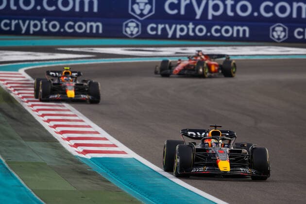 01 VERSTAPPEN Max (nld), Red Bull Racing RB18, action during the Formula 1 Etihad Airways Abu Dhabi Grand Prix 2022, 22nd round of the 2022 FIA Formula One World Championship, WM, Weltmeisterschaft from November 18 to 20, 2022 on the Yas Marina Circuit, in Yas Island, Abu Dhabi - F1 - ABU DHABI GRAND PRIX 2022 - RACE DPPI Panoramic  00122050__V2_6458.JPG