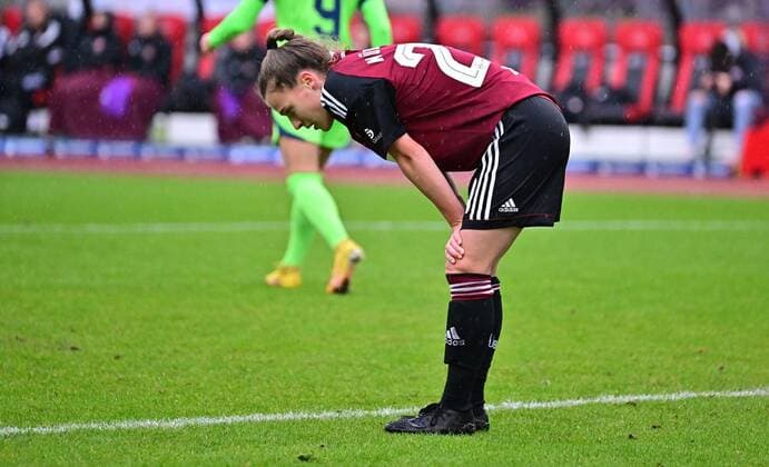 20.11.2022 - Fussball - Frauen Damen - Saison 2022 2023 - DFB Pokal Vereinspokal - Achtelfinale: 1. FC Nürnberg FCN ( Club ) - VfL Wolfsburg - Sportfoto Zink - regulations prohibit any use of photographs as image sequences and or quasi-video - Nastassja Lein (24, 1. FC Nürnberg FCN ) enttäuscht Enttäuschung