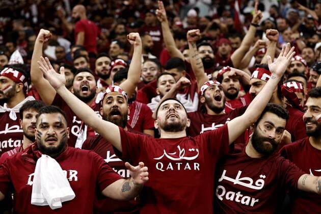 Bilder des Jahres, Sport 11 November Sport Themen der Woche KW46 Sport Bilder des Tages AL KHOR - Qatari supporters during the FIFA World Cup, WM, Weltmeisterschaft, Fussball Qatar 2022 group A match between Qatar and Ecuador at Al Bayt Stadium on November 20, 2022 in Al Khor, Qatar. AP Dutch Height MAURICE OF STONE FIFA World Cup Qatar 2022 2022 xVIxANPxSportx xMauricexvanxSteenxWKxIVx *** AL KHOR Qatari supporters during the FIFA World Cup Qatar 2022 group A match between Qatar and Ecuador at Al Bayt Stadium on November 20, 2022 in Al Khor, Qatar AP Dutch Height MAURICE OF STONE FIFA World Cup Qatar 2022 2022 xVIxANPxSportx xMauricexvanxSteenxWKxIVx 458127351 originalFilename: 458127351.jpg