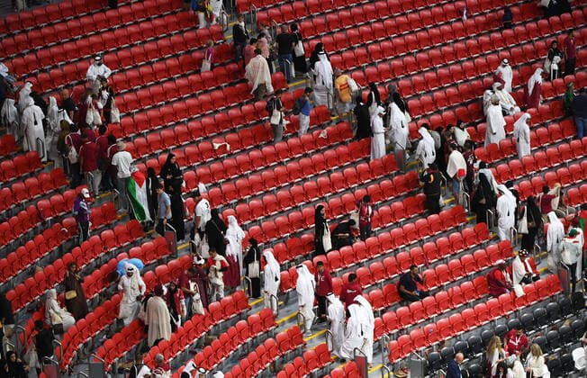 Fussball, Herren, Saison 2022 23, WM in Katar, Gruppe A (1. Spieltag), Eröffnungsspiel, Katar - Euador im Al-Bayt Stadium in Al-Khor, die Zuschauer verlassen fluchtartig das Stadion, 20.11. 2022, *** Football, Men, 2022 23 season, World Cup in Qatar, Group A 1 matchday , opening match, Qatar Euador at Al Bayt Stadium in Al Khor, spectators leave the stadium in flight, 20 11 2022, Copyright: xMatthiasxKochx