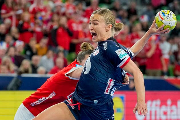 Sport Themen der Woche KW46 Handball, Frauen, EM, Finale, D?nemark - Norwegen Handball-EM Slovenia 2022, finale: Danmark - Norge Ljubljana, Slovenia 20221120. Norges Stine Bredal Oftedal under finalen i handball-EM mellom Danmark og Norge i Sto?ice Arena. Foto: Beate Oma Dahle NTB Ljubljana Slovenia EDITORIAL USE ONLY. RESTRICTED USE FOR BETTING COMPANIES Ref:_SPONICnGzOaLWI.jpg *** Handball EC Slovenia 2022, final Denmark Norway Ljubljana, Slovenia 20221120 Norways Stine Bredal Oftedal during the final in handball EC between Denmark and Norway in Sto?ice Arena Photo Beate Oma Dahle NTB Ljubljana Slovenia EDITORIAL USE ONLY RESTRICTED USE FOR BETTING COMPANIES  Copyright: xBeatexOmaxDahlex xNTBx