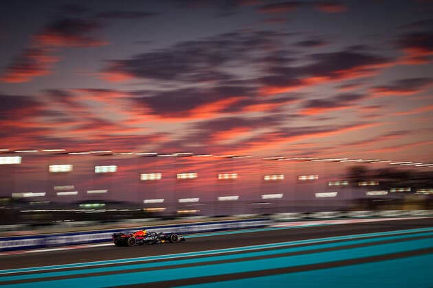 Sport Themen der Woche KW46 01 VERSTAPPEN Max (nld), Red Bull Racing RB18, action during the Formula 1 Etihad Airways Abu Dhabi Grand Prix 2022, 22nd round of the 2022 FIA Formula One World Championship, WM, Weltmeisterschaft from November 18 to 20, 2022 on the Yas Marina Circuit, in Yas Island, Abu Dhabi - F1 - ABU DHABI GRAND PRIX 2022 - RACE DPPI Panoramic  20221120_G00D2129