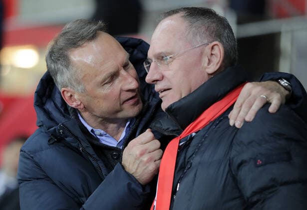 SOCCER - AUT vs ITA, test match VIENNA,AUSTRIA,20.NOV.22 - SOCCER - OEFB international test match, Austria vs Italy. Image shows Anton Pfeffer and interior minister Gerhard Karner (AUT).  GEPAxpictures xWalterxLuger