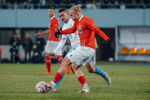 SOCCER - AUT vs ITA, test match VIENNA,AUSTRIA,20.NOV.22 - SOCCER - OEFB international test match, Austria vs Italy. Image shows Xaver Schlager (AUT) and Marco Verratti (ITA).  GEPAxpictures xMichaelxMeindl