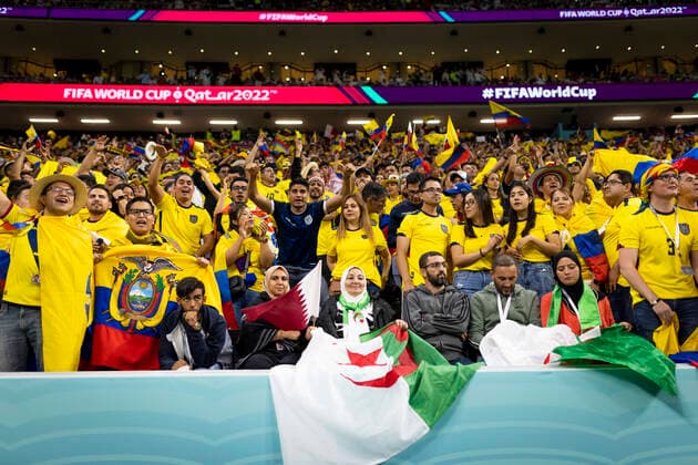 Doha, Qatar. 20th Nov, 2022. or 20.11.2022 Ecuador und Algerien Fans Qatar - Ecuador World Cup 2022 in Qatar Credit: Moritz Müller *** Doha, Qatar 20th Nov, 2022 or 20 11 2022 Ecuador and Algeria Fans Qatar Ecuador World Cup 2022 in Qatar Credit Moritz Müller