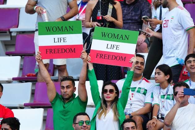 Sport Bilder des Tages Mandatory Credit: Photo by Javier Garcia Shutterstock (13626340f) Iran fans with political message. England v Iran, FIFA World Cup, WM, Weltmeisterschaft, Fussball 2022, Group B, Football, Khalifa International Stadium, Ar-Rayyan, Qatar - 21 Nov 2022 Editorial Use Only England v Iran, FIFA World Cup 2022, Group B, Football, Khalifa International Stadium, Ar-Rayyan, Qatar - 21 Nov 2022 Editorial Use Only  Copyright: xJavierxGarcia Shutterstockx 13626340f