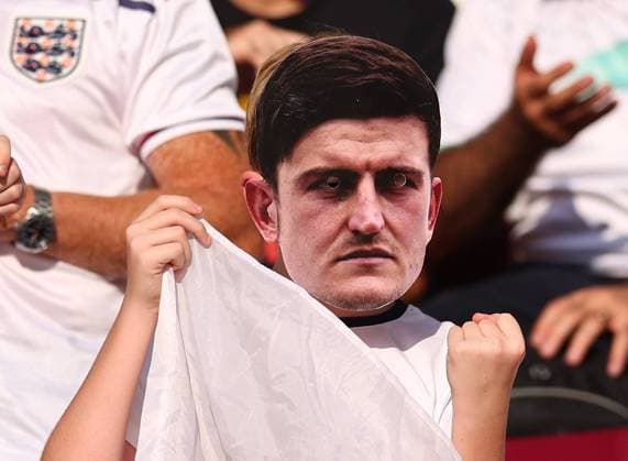 Doha, Qatar, 21st November 2022. An England fan wears a Harry Maguire mask during the FIFA World Cup, WM, Weltmeisterschaft, Fussball match at Khalifa International Stadium, Doha. Picture credit should read: David Klein Sportimage EDITORIAL USE ONLY. No use with unauthorised audio, video, data, fixture lists, club league logos or live services. Online in-match use limited to 120 images, no video emulation. No use in betting, games or single club league player publications. SPI-2049-0013