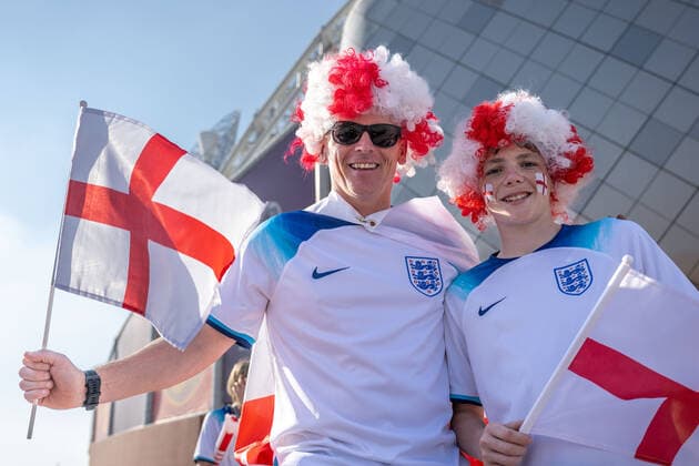 221121 Fans of England during the FIFA World Cup, WM, Weltmeisterschaft, Fussball 2022 football match between England and Iran on November 21, 2022 in Doha. Photo: Joel Marklund BILDBYRAN kod JM JM0380 bbeng fotboll football soccer fotball vm fotbolls-vm fotball-vm fotbolls-vm 2022 fifa world cup 2022 england iran publik fan supporter *** 221121 Fans of England during the FIFA World Cup 2022 football match between England and Iran on November 21, 2022 in Doha Photo Joel Marklund BILDBYRAN code JM JM0380 bbeng football football soccer fotball world cup football world cup football world cup 2022 fifa world cup 2022 england iran audience damn supporter,  Copyright: JOELxMARKLUND BB221121JM008
