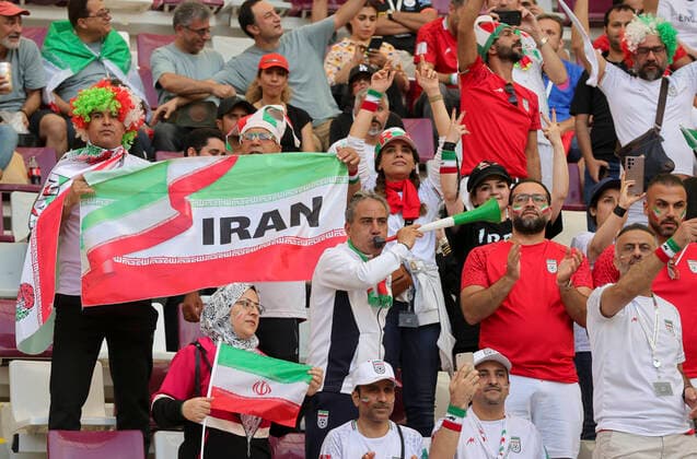 England v Iran 2022 FIFA World Cup, WM, Weltmeisterschaft, Fussball An Iran fan plays a vuvuzela before the 2022 FIFA World Cup Group B match at Khalifa International Stadium, Al-Rayyan Content Not Available For UK Newspapers Copyright: xPaulxChestertonx FIL-17628-0022 UK Newspapers OUT