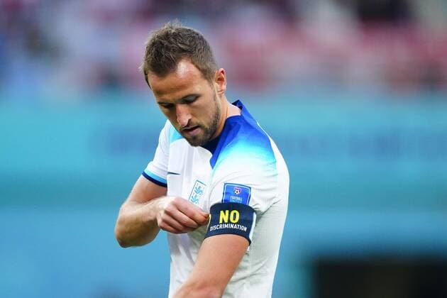 IMAGO Iconic Moments, Fußball Bilder des Jahres, Sport 11 November Sport Themen der Woche KW47 Sport Bilder des Tages Mandatory Credit: Photo by Javier Garcia Shutterstock (13626340bc) Harry Kane of England wearing the captain s armband England v Iran, FIFA World Cup, WM, Weltmeisterschaft, Fussball 2022, Group B, Football, Khalifa International Stadium, Ar-Rayyan, Qatar - 21 Nov 2022 Editorial Use Only England v Iran, FIFA World Cup 2022, Group B, Football, Khalifa International Stadium, Ar-Rayyan, Qatar - 21 Nov 2022 Editorial Use Only  Copyright: xJavierxGarcia Shutterstockx 13626340bc