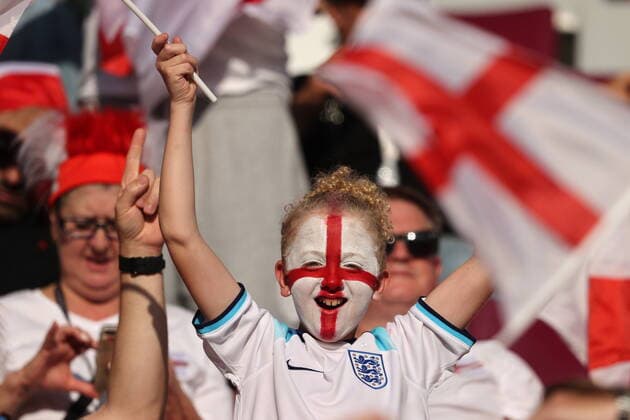 QATAR, DOHA - NOVEMBER 21, 2022: Team England supporters wave flags ahead of the 2022 FIFA World Cup, WM, Weltmeisterschaft, Fussball Group B football match between England and Iran at Khalifa International Stadium. Sergei Bobylev TASS  56004955