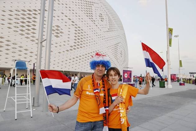 DOHA - Supporters ahead of the FIFA World Cup, WM, Weltmeisterschaft, Fussball Qatar 2022 group A match between Senegal and the Netherlands at Al Thumama Stadium on November 21, 2022 in Doha, Qatar. ANP MAURICE VAN STONE FIFA World Cup Qatar 2022 2022 xVIxANPxSportx xxANPxIVx *** DOHA Supporters ahead of the FIFA World Cup Qatar 2022 group A match between Senegal and the Netherlands at Al Thumama Stadium on November 21, 2022 in Doha, Qatar ANP MAURICE VAN STONE FIFA World Cup Qatar 2022 2022 xVIxANPxSportx xxANPxIVx 458164535 originalFilename: 458164535.jpg