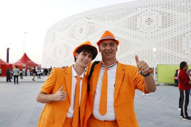 DOHA - Supporters ahead of the FIFA World Cup, WM, Weltmeisterschaft, Fussball Qatar 2022 group A match between Senegal and the Netherlands at Al Thumama Stadium on November 21, 2022 in Doha, Qatar. ANP MAURICE VAN STONE FIFA World Cup Qatar 2022 2022 xVIxANPxSportx xxANPxIVx *** DOHA Supporters ahead of the FIFA World Cup Qatar 2022 group A match between Senegal and the Netherlands at Al Thumama Stadium on November 21, 2022 in Doha, Qatar ANP MAURICE VAN STONE FIFA World Cup Qatar 2022 2022 xVIxANPxSportx xxANPxIVx 458164551 originalFilename: 458164551.jpg