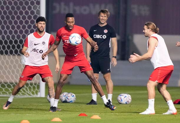 November 21, 2022, DOHA, QATAR: Canada midfielder Mark-Anthony Kaye, centre, takes part in a drill with teammates Jonathan Osorio, left, and Samuel Piette, right, during practice at the World Cup in Doha, Qatar during on Monday, November 21, 2022. Canada News - November 21, 2022 - ZUMAc35_ 20221121_zaf_c35_021 Copyright: xNathanxDenettex