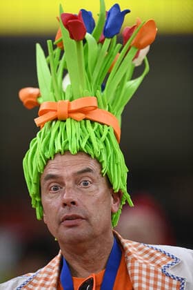 Foto Fabio Ferrari LaPresse 21 Novembre 2022 Doha, Qatar - - Calcio - Qatar 2022 - Coppa del Mondo Fifa - Senegal vs Netherlands - Gruppo A - Fase a Gironi - Al Thumama Stadium. Nella foto: tifosi olandesi November 21, 2022 Doha, Qatar - sport - Soccer - Qatar 2022- FIFA World Cup, WM, Weltmeisterschaft, Fussball - Senegal vs Netherlands - Group A - group stage - Al Thumama Stadium. In the pic: supporters from Netherlands  Copyright: xFabioxFerrari LaPressex