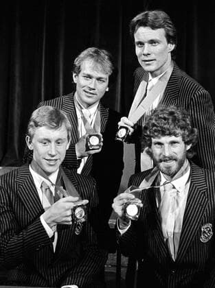 ARKIV 1984-02-16 De svenska stafettherrarna Jan Ottosson, Benny Kohlberg, Gunde Svan och Thomas Wassberg visar upp sina guldmedaljer efter medaljceremonin sedan de vunnit herrarnas stafett i längdskidakning vid de olympiska vinterspelen i Sarajevo, Jugoslavien 16:e februari 1984. Sarajevo Bosnia-Hercegovina x1001x *** ARCHIVE 1984 02 16 Swedish relay champions Jan Ottosson, Benny Kohlberg, Gunde Svan and Thomas Wassberg show off their gold medals after the medal ceremony following their victory in the mens cross-country skiing relay at the Olympic Winter Games in Sarajevo, Yugoslavia 16th February 1984 Sarajevo Bosnia Herzegovina x1001x  Copyright: xJanxCollsiööx xTTx x SARAJEVO-OS-SKIDSTAFETT