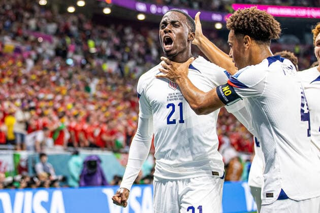 Sport Bilder des Tages 21.11.2022 DOHA, KATAR, AHMAD BIN ALI STADIUM, PILKA NOZNA MISTRZOSTWA SWIATA W PILCE NOZNEJ KATAR 2022 ( FIFA World Cup, WM, Weltmeisterschaft, Fussball QATAR 2022 ) MECZ USA - WALIA GAME USA - WALES NZ TIMOTHY WEAH BRAMKA RADOSC GOL GOAL FOTO LUKASZ SKWIOT CYFRASPORT NEWSPIX.PL --- Newspix.pl POLAND OUT!  20221121CSLS162