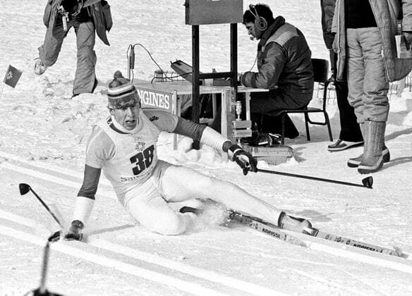 ARKIV 1984-02-19 Den svenska längdskidakaren Gunde Svan korsar mallinjen som tvaa efter en sekundstrid med segraren Thomas Wassberg pa 50 km längdskidakning vid de olympiska vinterspelen i Sarajevo, Jugoslavien 19:e februari 1984. Sarajevo Bosnia-Hercegovina x1001x *** ARCHIVE 1984 02 19 Swedish cross-country skier Gunde Svan crosses the finish line in second place after a second battle with winner Thomas Wassberg in the 50 km cross-country skiing event at the Olympic Winter Games in Sarajevo, Yugoslavia 19 February 1984 Sarajevo Bosnia Hercegovina x1001x  Copyright: xJanxCollsiööx xTTx x SARAJEVO-OS-SKIDOR-50KM