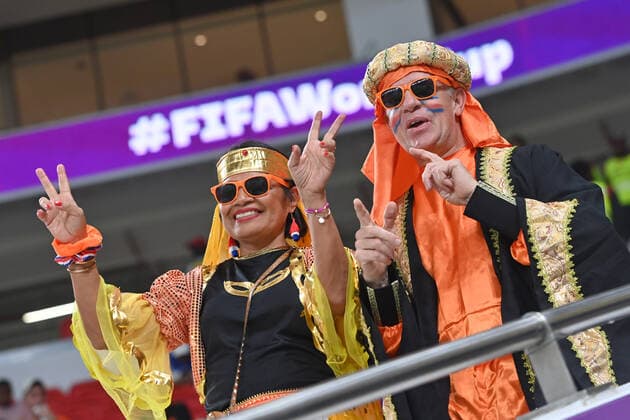 Fans,Fussballfans Niederlande, Mann und Frau. Spiel 2,Gruppe A Senegal (SEN) - Niederlande (NED) 0-2 am 21.11.2022, Al Thumama Stadium. Fussball Weltmeisterschaft 20122 in Katar vom 20.11. - 18.12.2022 *** Fans,football fans Netherlands, man and woman match 2,group A Senegal SEN Netherlands NED 0 2 on 21 11 2022, Al Thumama Stadium Football World Cup 20122 in Qatar from 20 11 18 12 2022