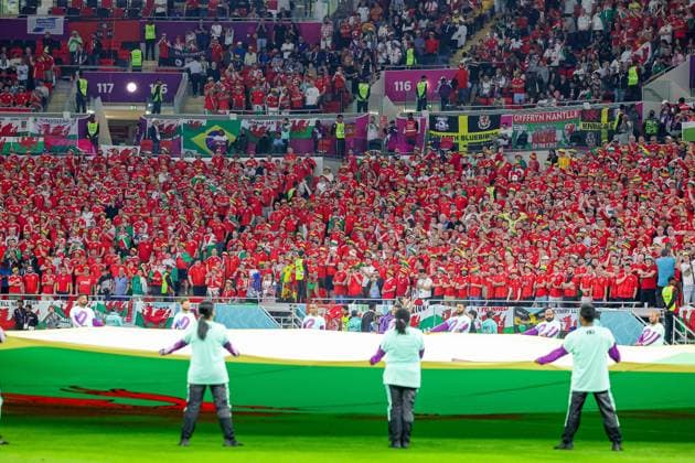 USA v Wales 2022 FIFA World Cup, WM, Weltmeisterschaft, Fussball 21 11 2022. Match Four Wales fans during the 2022 Fifa World Cup match between USA and Wales at Ahmad bin Ali Stadium, Al Rayyan, Qatar on 21 November 2022. Editorial use only , Copyright: xNigelxKeenex PSI-16402-0047