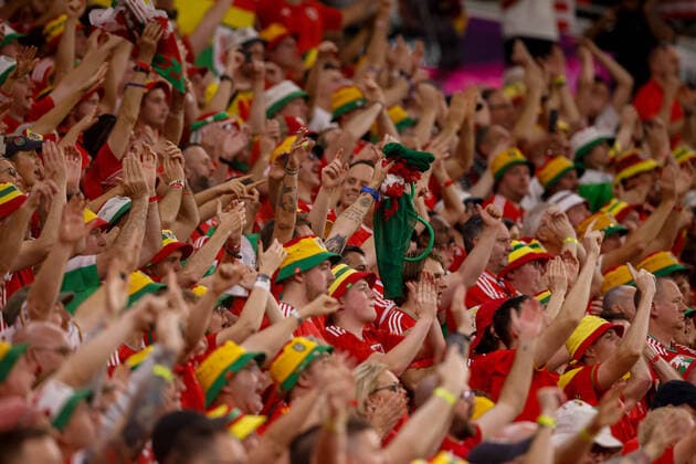 USA vs Wales AL-RAYYAN, AR - 22.11.2022: USA VS WALES - Wales fans during the match between the United States and Wales, valid for the group stage of the World Cup, held at the Ahmed bin Ali Stadium in Al-Rayyan, Qatar. (Photo: Marcelo Machado de Melo Fotoarena) x2297078x  MarceloxMachadoxdexMelo