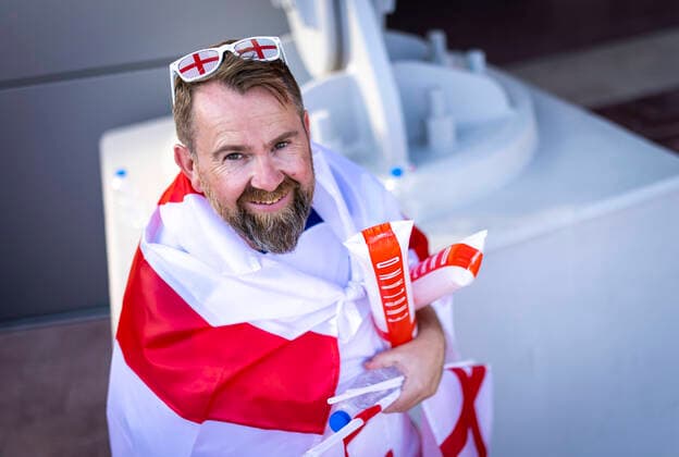 Doha, Qatar. 21st Nov, 2022. Englischer Fan England - Iran World Cup 2022 in Qatar 21.11.2022 Credit: Moritz Müller *** Doha, Qatar 21st Nov, 2022 English fan England Iran World Cup 2022 in Qatar 21 11 2022 Credit Moritz Müller
