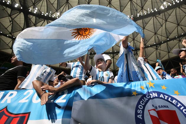 Argentina v Saudi Arabia FIFA World Cup, WM, Weltmeisterschaft, Fussball 22 November 2022 - FIFA World Cup - Lusail City - Argentina v Saudi Arabia - Argentina supporters waving a flag - Photo: Charlotte Wilson Offside. Lusail Qatar *** Argentinien gegen Saudi-Arabien FIFA Fussball-Weltmeisterschaft 22. November 2022 FIFA Fussball-Weltmeisterschaft Lusail City Argentinien gegen Saudi-Arabien Argentinien-Fans schwenken eine Fahne Foto Charlotte Wilson Abseits Lusail Katar  Copyright: xCharlottexWilsonx xOffsidexOffside