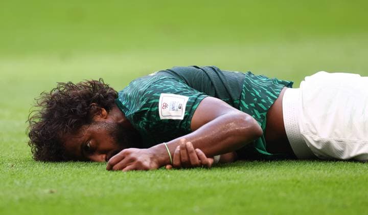Sport Bilder des Tages Doha, Qatar, 22nd November 2022. Yasser Alshahrani of Saudi Arabia lies injured during the FIFA World Cup, WM, Weltmeisterschaft, Fussball 2022 match at Lusail Stadium, Doha. Picture credit should read: David Klein Sportimage EDITORIAL USE ONLY. No use with unauthorised audio, video, data, fixture lists, club league logos or live services. Online in-match use limited to 120 images, no video emulation. No use in betting, games or single club league player publications. SPI-2054-0129
