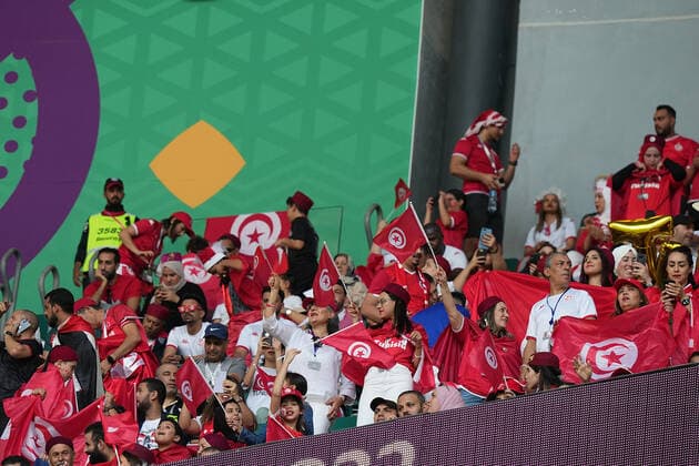 QAT, WM FIFA 2022, Group D, Dänemark vs Tunesien 22.11.2022, Education City Stadium, Doha, QAT, WM FIFA 2022, Group D, Dänemark vs Tunesien, im Bild Tunesische Fans feiern auf den Tribünen.. *** QAT, World Cup FIFA 2022, Group D, Denmark vs Tunisia 22 11 2022, Education City Stadium, Doha, QAT, World Cup FIFA 2022, Group D, Denmark vs Tunisia, in picture Tunisian fans celebrate in the stands nordphotoxGmbHx xBratic nph00250