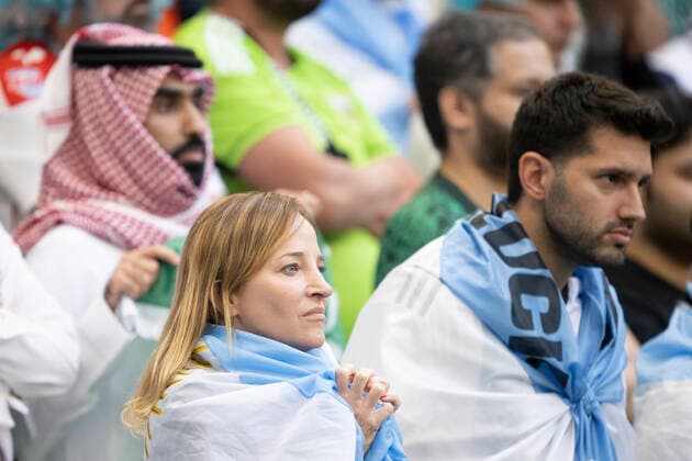 LUSAIL CITY, QATAR - NOVEMBER 22: Argentina fans look on nervously during the FIFA World Cup, WM, Weltmeisterschaft, Fussball Qatar 2022 Group C match between Argentina and Saudi Arabia at Lusail Stadium on November 22, 2022 in Lusail City, Qatar. (Photo by Sebastian Frej) WCS  Copyright: xSebastianxFrej
