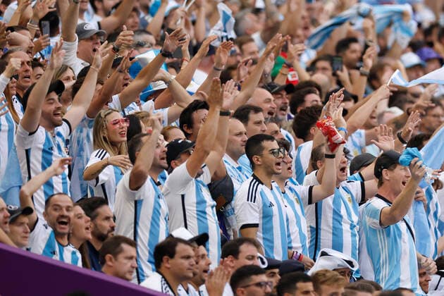 Fans of Argentina cheer for their team during a FIFA World Cup, WM, Weltmeisterschaft, Fussball soccer match of the group phase between Argentina and Arabia Saudi at Lusail stadium, Qatar, 22 November 2022. Soccer World Cup: Argentina vs. Saudi Arabia !ACHTUNG: NUR REDAKTIONELLE NUTZUNG!  Copyright: xJuanxIgnacioxRoncoronix GR2212 0194755110st