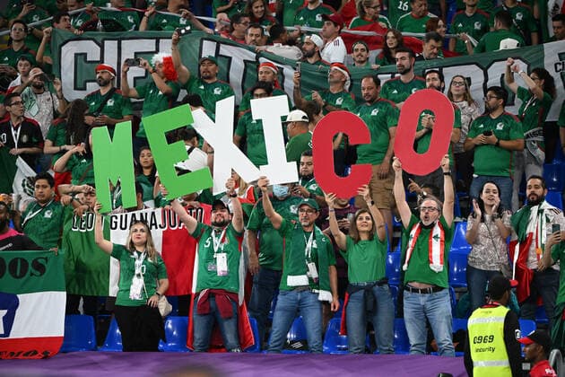 Fussball, Herren, Saison 2022 23, WM in Katar, Gruppe C (1. Spieltag), Mexiko - Polen im Stadium 974 in Doha, Die Fans von Mexiko , 22.11. 2022, Copyright: xMatthiasxKochx