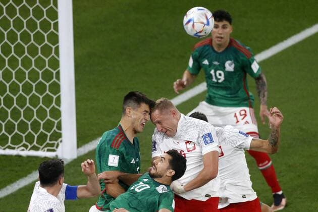 Sport Bilder des Tages RECORD DATE NOT STATED FIFA World Cup, WM, Weltmeisterschaft, Fussball Qatar 2022 Mexico vs Poland (L-R), Cesar Montes of Mexico and Kamil Glik of Poland during the game Mexican national team, Nationalteam (Mexico) vs Poland, Corresponding to Group C of the FIFA World Cup Qatar 2022, at 974 Stadium, Ras Abu Aboud, November 22, 2022. <br><br> (I-D), Cesar Montes de Mexico y Kamil Glik de Polonia durante el partido Seleccion Nacional Mexicana (Mexico) vs Polonia, correspondiente al Grupo C de la Copa Mundial de la FIFA Qatar 2022, en el Estadio 974, Ras Abu Aboud, 22 de noviembre de 2022. RAS ABU ABOUD DOHA QATAR  Copyright: xAndresxPinax 20221122_6423