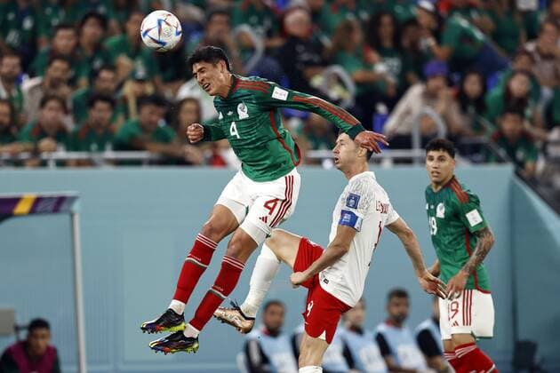 DOHA - (LR) Edson Alvarez of Mexico, Robert Lewandowski of Poland during the FIFA World Cup, WM, Weltmeisterschaft, Fussball Qatar 2022 group C match between Mexico and Poland at 974 Stadium on November 22, 2022 in Doha, Qatar. AP Dutch Height MAURICE OF STONE FIFA World Cup Qatar 2022 2022 xVIxANPxSportx xMauricexvanxSteenxWKxIVx