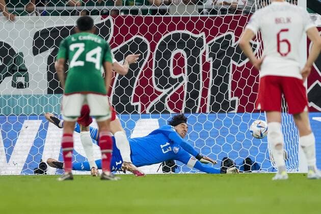DOHA, 22-11-2022 Stadium 974, World Cup 2022 in Qatar game between Mexico vs Poland, Mexico goalkeeper Guillermo Ochoa stops the penalty of Poland player Robert Lewandowski Mexico - Poland  x19310995x Copyright: