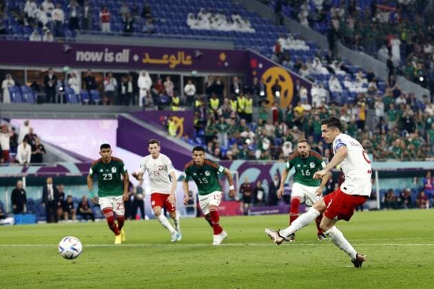 DOHA - Robert Lewandowski of Poland during the FIFA World Cup, WM, Weltmeisterschaft, Fussball Qatar 2022 group C match between Mexico and Poland at 974 Stadium on November 22, 2022 in Doha, Qatar. AP Dutch Height MAURICE OF STONE FIFA World Cup Qatar 2022 2022 xVIxANPxSportx xMauricexvanxSteenxWKxIVx