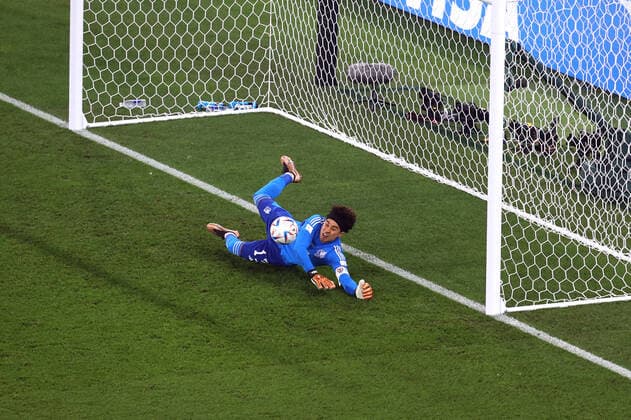 Mexico v Poland 22 November 2022 Doha - FIFA World Cup, WM, Weltmeisterschaft, Fussball - Group C - Mexico v Poland - Mexico goalkeeper Guillermo Ochoa saves a penalty kick from Robert Lewandowski of Poland - Photo: Charlotte Wilson Offside. Doha Qatar Copyright: xCharlottexWilsonx xOffsidexOffside