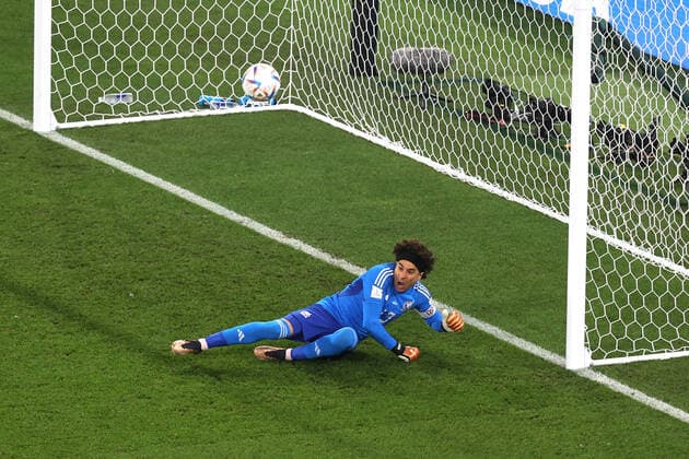 Mexico v Poland 22 November 2022 Doha - FIFA World Cup, WM, Weltmeisterschaft, Fussball - Group C - Mexico v Poland - Mexico goalkeeper Guillermo Ochoa saves a penalty kick from Robert Lewandowski of Poland - Photo: Charlotte Wilson Offside. Doha Qatar Copyright: xCharlottexWilsonx xOffsidexOffside