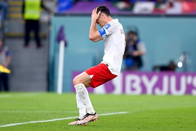 FUSSBALL WM 2022 VORRUNDE GRUPPE C Mexiko - Polen 22.11.2022 Enttaeuschung nach dem verschossenen Elfmeter, Robert Lewandowski (Polen)