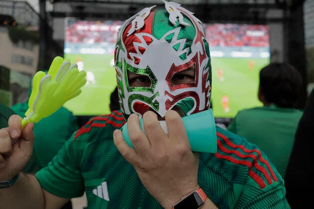 Corona FIFA Fan Festival Mexico City A person wears a wrestler s mask on the esplanade of the Monumento a la Revolucion in Mexico City for the World Cup match between Mexico and Poland. Mexico City Mexico  Copyright: xGerardoxVieyrax originalFilename:vieyra-notitle221122_npuhg.jpg