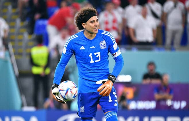 Fussball, Weltmeisterschaft, 2022, Herren, Qatar, Gruppe C, 1. Spieltag, Stadium 974: Mexico - Polen 0:0; Guillermo Ochoa (MEX). Aktion, Einzelbild. FIFA REGULATIONS PROHIBIT ANY USE OF PHOTOGRAPHS AS IMAGE SEQUENCES AND OR QUASI-VIDEO